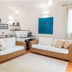 3 bedroom villa with pool and tennis court in Sicily, sleeps 6-8